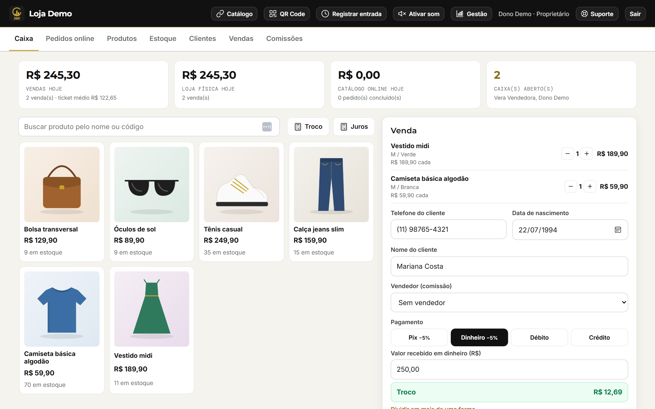 Caixa da loja com produtos, carrinho, cliente e cálculo de troco